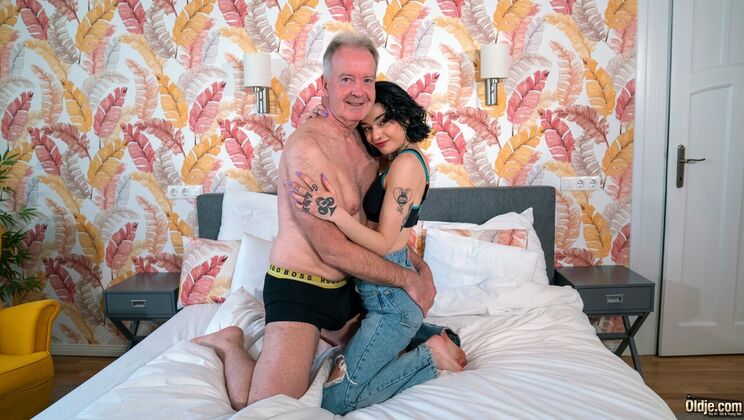 [Oldje] - Cumshot Fun with Crystal Cherry and Boris