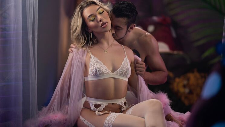 [TransAngels] - Nympho Outdoor Sex - Dante Colle - Emma Rose