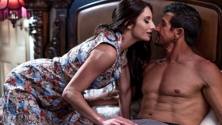 Silvia Saige Takes Big Cock In Doggystyle