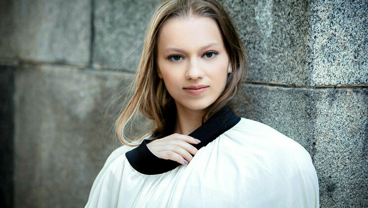 [SexArt] - Kissing and Fucking: Mia Split's Beautiful Sex Scene - Mia Split