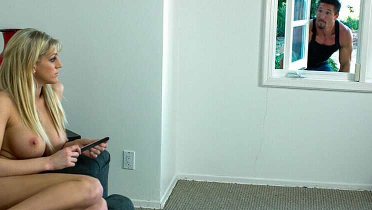 Hot Wife Eve Laurence Enjoys Deepthroat with Tommy Gunn