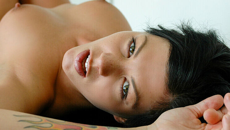 [MyFirstSexTeacher] - Jezebelle Bond and Veronica Stone's Tattooed Bubble Butt Adventure - Veronica Stone - Jezebelle Bond - Kyle Moore