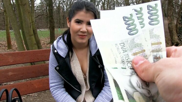 Cute Lady Dee Makes Amateur Sex