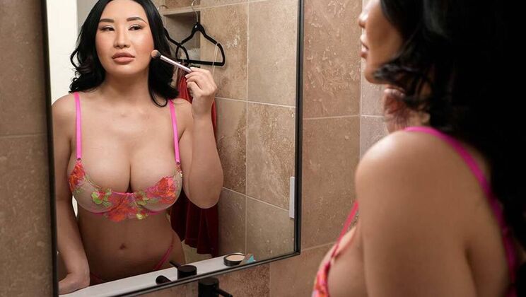 Johnny Loves His Horny Asian Stepmom