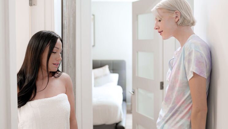 [Girlsway] - Blonde and Brunette Lesbians Shower Together