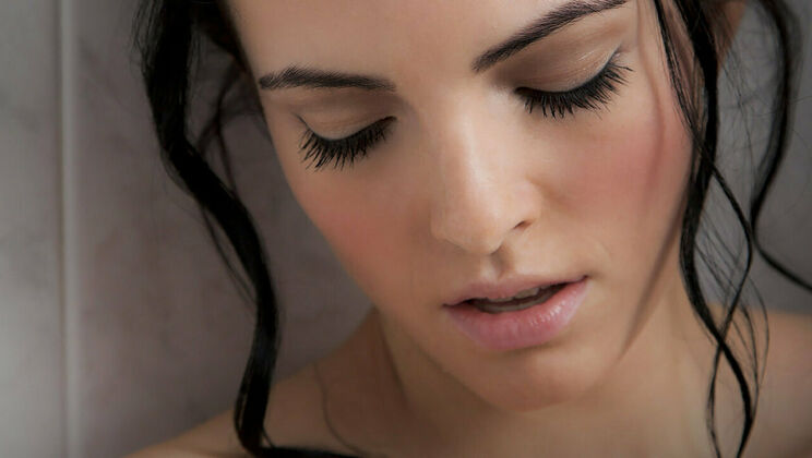 [SexArt] - Wet and Close Up with Sapphira - Sapphira A