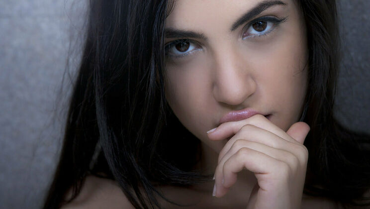 [SexArt] - Sexy Luna Plays Solo