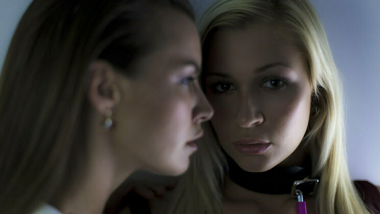 [SexArt] - Lesbian Striptease and Sex Toys - Tracy Lindsay - Suzie Carina