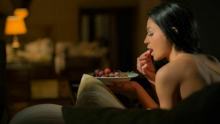 [SexArt] - Sexy Striptease with Vanda and Rosaline - Vanda Lust - Rosaline Rosa