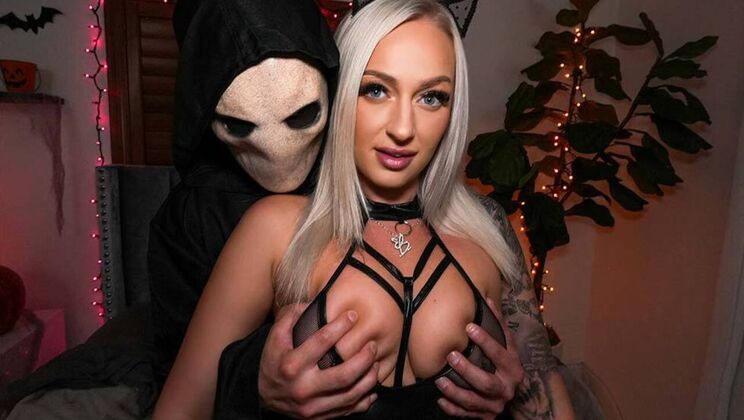 Big Ass and Blowjob Fun with Johnny