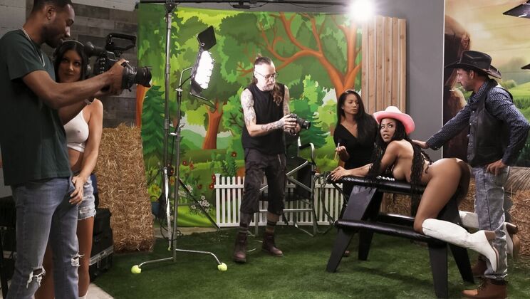 [WorkMeHarder] - Cum Swapping Fun with Hollywood Cash - Kira Noir - Queenie Sateen - Hollywood Cash