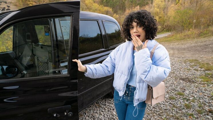 [FakeTaxi] - Black Brunette Gives a Blowjob - Mih Ninfetinha