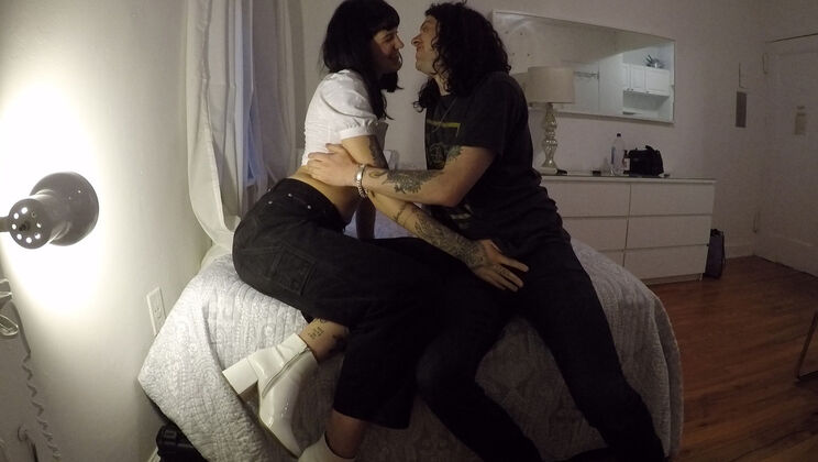 Tattooed Seduction: Handjob and Masturbation in NYC