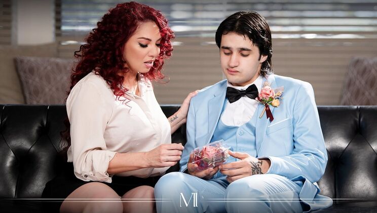 Mature Babe Kiki D'Aire in High Heels Gets Pounded Doggystyle