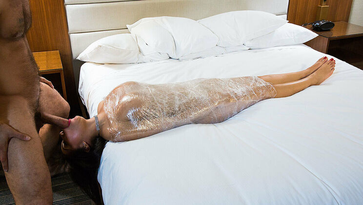 Sexy babe Gia Milana gets wrapped up and fucked hard by Danny Mountain in stockings