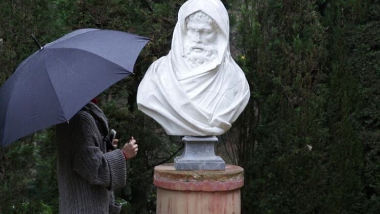 [PornWorld] - Graceful Julia Roca Works Her Hairy Pussy in Jeans - Julia Roca - Miguel Zayas