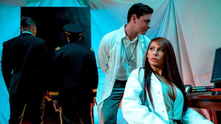 Big Tits Latina Tia Cyrus Blows Muscular Tommy Gunn Outdoor